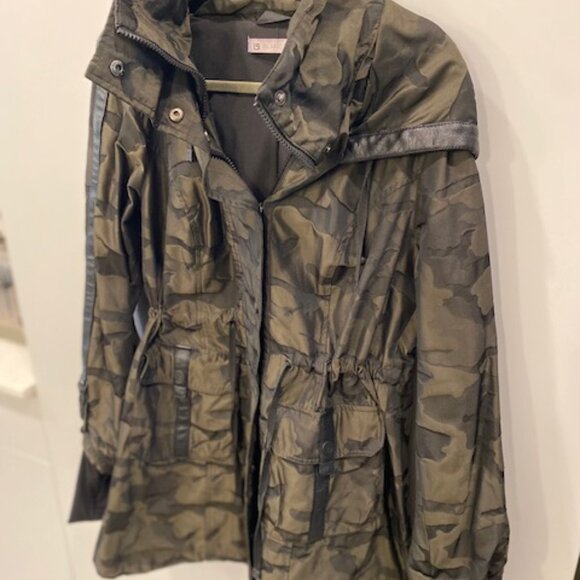 Blanc Noir Camo-Print Hooded Anorak Jacket - Picture 4 of 14